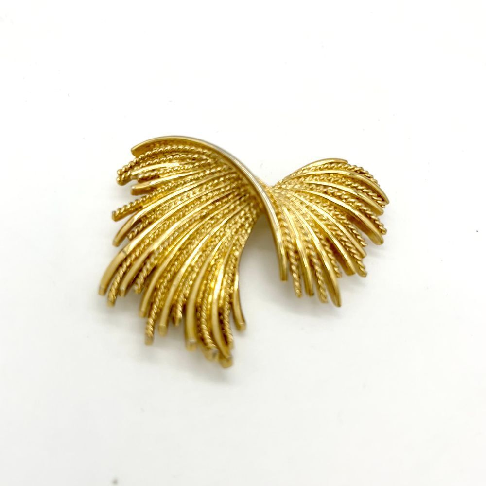 Monet Gold Tone Feather Rope Texture Brooch Pin Vintage Statement Jewelry